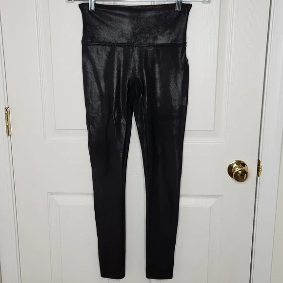 Spanx faux leather shiny black leggings size medium - Picture 2 of 11
